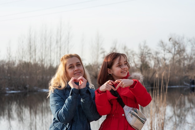 Jak są pory roku po angielsku i kiedy ich używać w rozmowie?