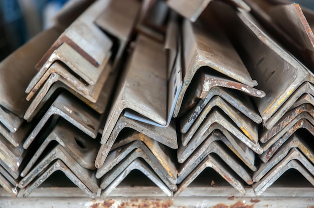 Jakie są właściwości metali i niemetali?