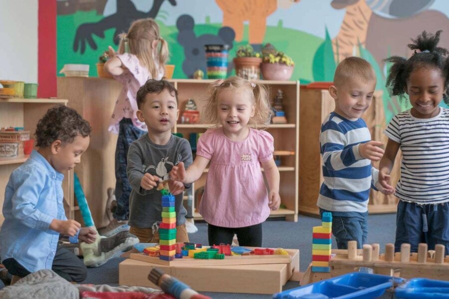 Co to montessori i jak wpływa na rozwój dziecka?