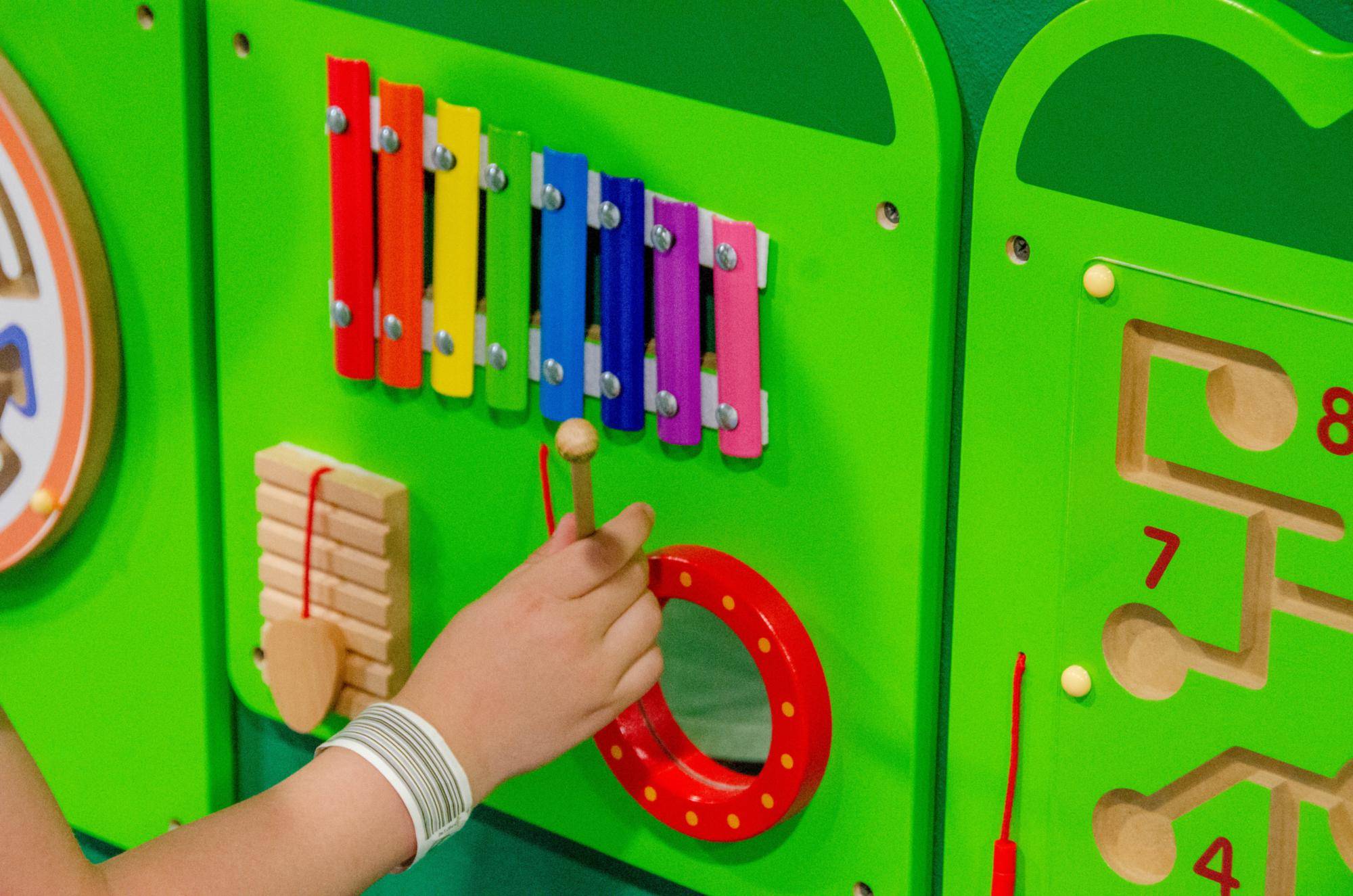 Szkoła montessori na czym polega i czym różni się od tradycyjnej edukacji?